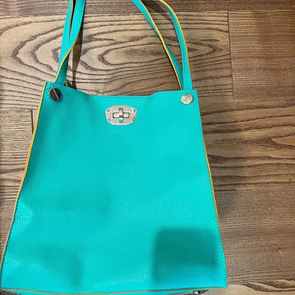 Fun teal/yellow trim purse with additional insert!